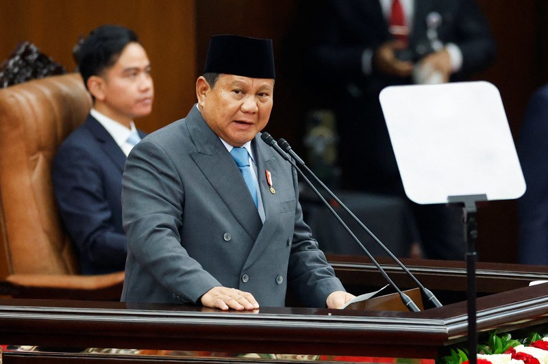 Presiden Indonesia Prabowo Subianto menyampaikan Pidato Kenegaraan tahunannya, menjelang Hari Kemerdekaan negara ini, di Jakarta, Indonesia, 15 Agustus 2025. (REUTERS/Ajeng Dinar Ulfiana/Pool)