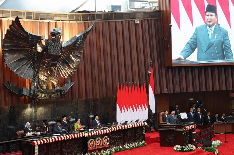 Presiden Indonesia Prabowo Subianto menyampaikan Pidato Kenegaraan tahunannya, menjelang Hari Kemerdekaan negara ini, di Jakarta, Indonesia, 15 Agustus 2025. (REUTERS/Ajeng Dinar Ulfiana/Pool)
