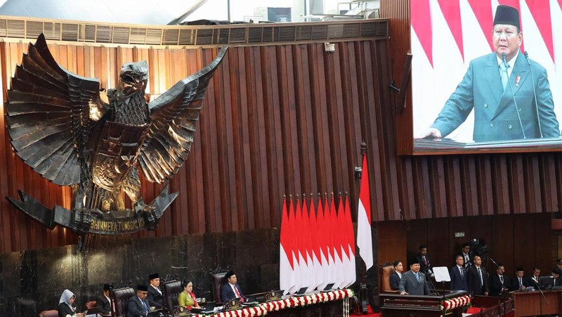 Presiden Indonesia Prabowo Subianto menyampaikan Pidato Kenegaraan tahunannya, menjelang Hari Kemerdekaan negara ini, di Jakarta, Indonesia, 15 Agustus 2025. (REUTERS/Ajeng Dinar Ulfiana/Pool)