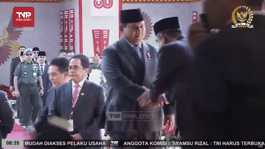 Presiden Prabowo Subianto tiba untuk menghadiri Sidang Tahunan 2025 di Gedung MPR/DPR RI, Jakarta, Jumat (15/8/2025). (Tangkapan Layar Youtube/DPR RI)