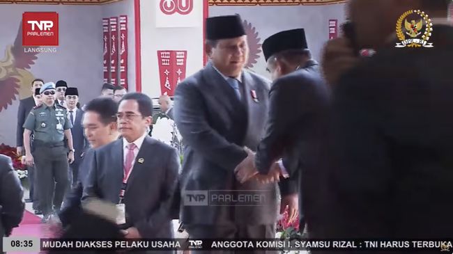 Prabowo Naik Maung ke Sidang Tahunan MPR, Pakai Peci dan Dasi Biru Muda