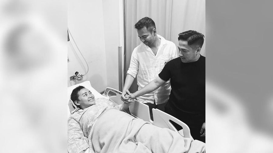 Raffi Ahmad mengunggah momen saat menjenguk Nina Carolina atau dikenal dengan Mpok Alpa bersama dengan Irfan Hakim di laman Instagram pribadinya. (Instagram/raffinagita1717)