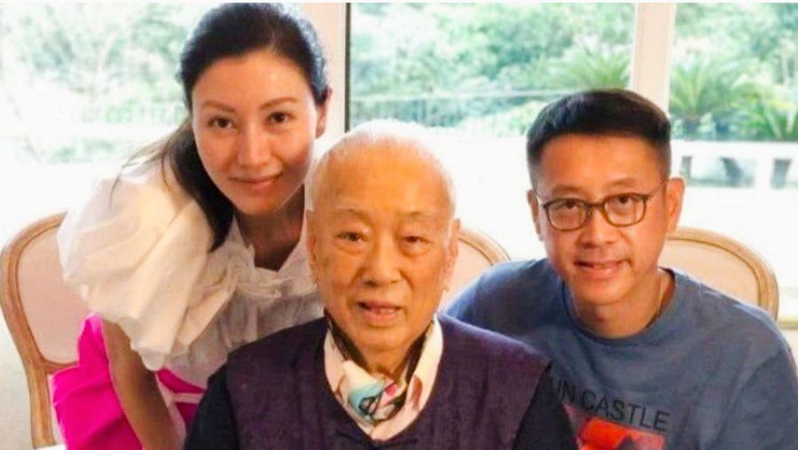 (Tengah) Taipan Hong Kong, Hui Sai Fun. (Facebook/Nhẹ Kim)