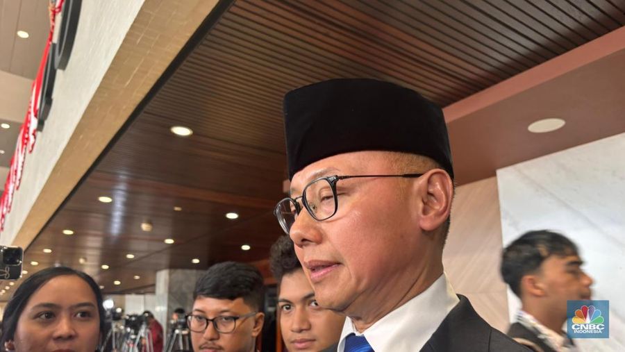 Wakil Ketua MPR RI, Eddy Soeparno usai menghadiri Sidang Tahunan 2025 di Gedung MPR/DPR RI, Jakarta, Jumat (15/8/2025). (CNBC Indonesia/Mentari Puspadini)