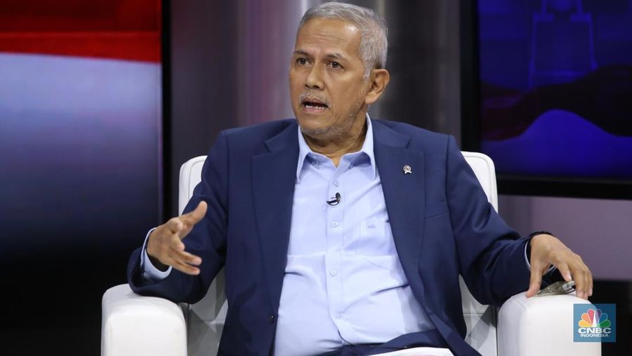 Wakil Menteri Keuangan RI, Anggito Abimanyu dalam Special Talkshow Nota keuangan & RAPBN 2026 di Jakarta, Jumat (15/8/2025). (CNBC Indonesia/Tias Budiarto)