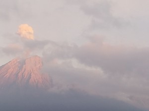 Gunung Semeru Kembali Erupsi, Kolom Abu Capai 1.000 Meter