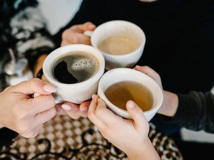 Perbedaan Efek Kafein Kopi dan Teh pada Tubuh yang Jarang Diketahui