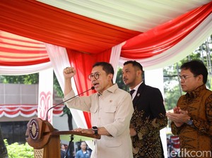 Video: Momen Fadli Zon dan Anak Bung Hatta Lepas Pawai Tapak Tilas Proklamasi
