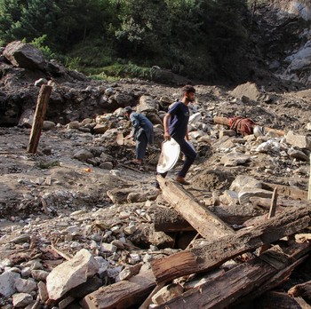 Banjir Bandang Sapu Pakistan-194 Orang Tewas, Heli Penyelamat Jatuh