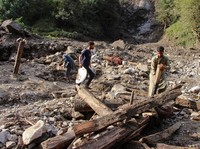 Banjir Bandang Sapu Pakistan-194 Orang Tewas, Heli Penyelamat Jatuh