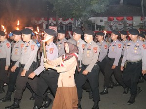 Polda Banten Pawai Obor di Kota Serang untuk Sambut HUT ke-80 RI