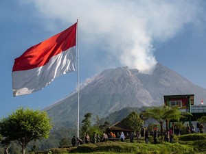 Gunung Merapi Enam Kali Muntahkan Awan Panas
