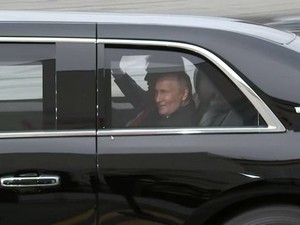 Putin Semobil dengan Trump, Tumben Naik Mobil Presiden Lain
