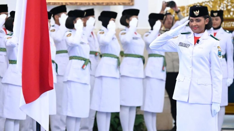 Sebanyak 76 pelajar dari 38 provinsi di Indonesia resmi dikukuhkan sebagai anggota Pasukan Pengibar Bendera Pusaka (Paskibraka) tahun 2025, Sabtu (16/8/2025). (Dok. BPMI)
