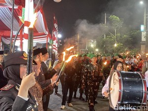 Semarak Pawai Obor Malam Kemerdekaan di Kota Sukabumi