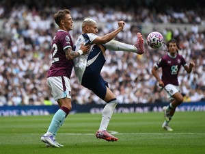 Tottenham Vs Burnley: Richarlison Bawa Spurs Unggul di Babak I