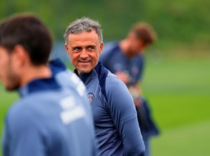 Luis Enrique Alami Kecelakaan Sepeda, Harus Dioperasi