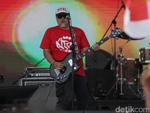 3 Lagu Hits yang Identik Banget sama Indonesia