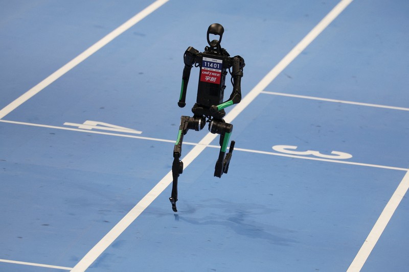 Unitree Robotics and Tiangong humanoid robots compete in the 100m final at the inaugural World Humanoid Robot Games, at the National Speed Skating Oval in Beijing, China August 17, 2025.  REUTERS/Florence Lo     TPX IMAGES OF THE DAY