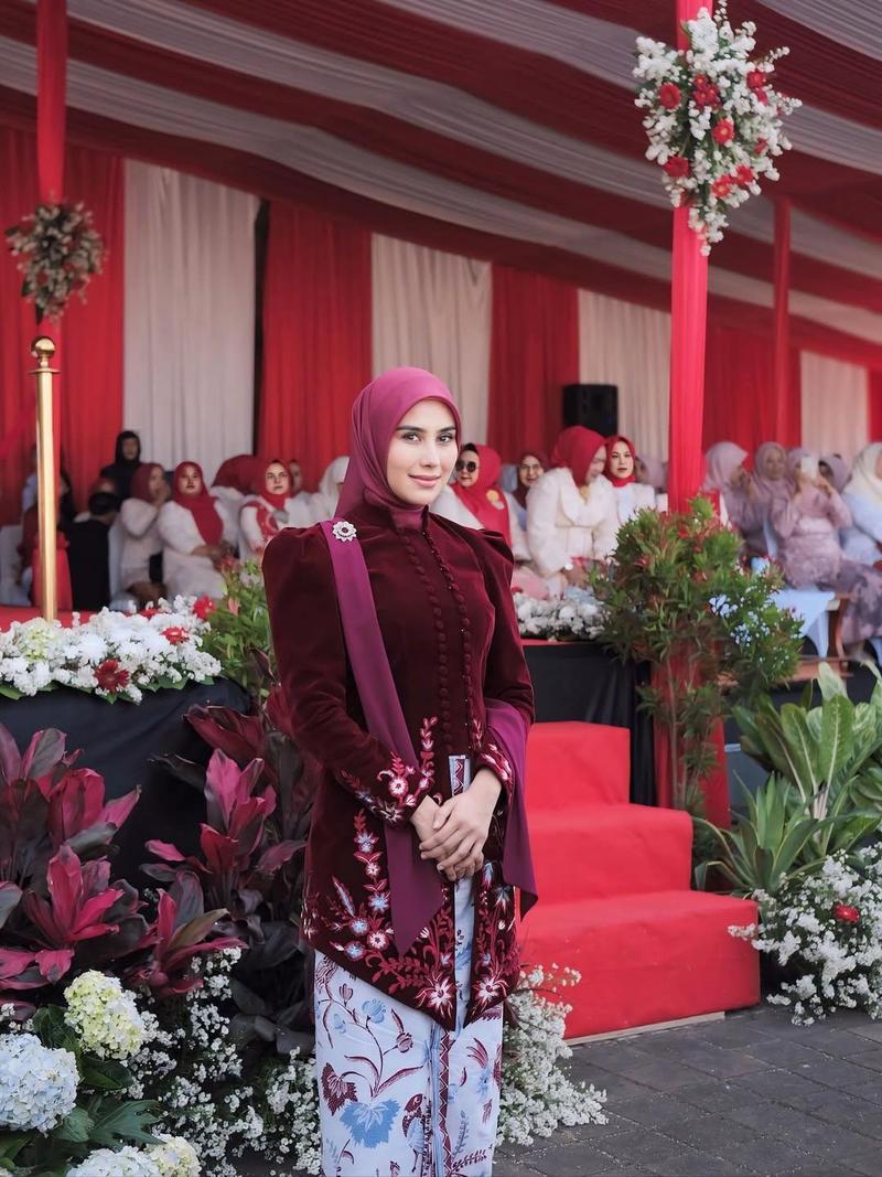 Gaya Hijab Syahnaz Sadiqah di HUT RI ke-80, Elegan Saat Jadi Ibu Bupati