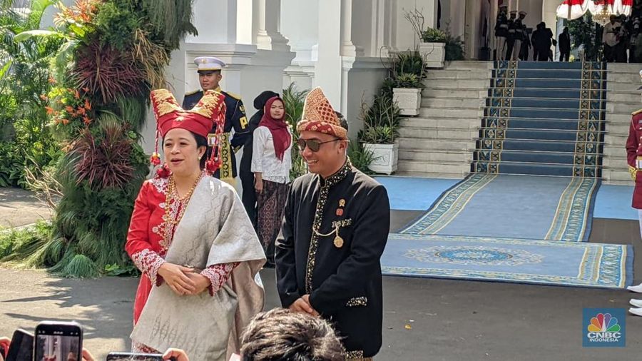 Ketua DPR RI, Puan Maharani tiba untuk menghadiri upacara peringatan detik-detik proklamasi di Istana Merdeka, Jakarta, Minggu (17/8/2025). (CNBC Indonesia/Emir Yanwardhana)