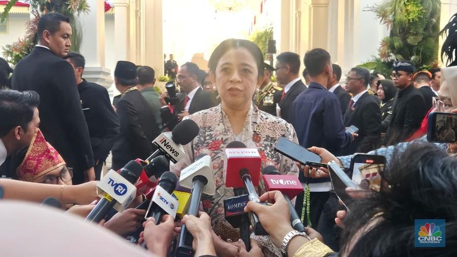 Ketua DPR RI, Puan Maharani usai mengikuti upacara penurunan bendera pusaka merah putih di Istana Merdeka, Jakarta, Minggu (17/8/2025). (CNBC Indonesia/Emir Yanwardhana)