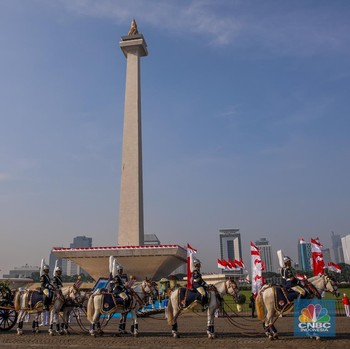 Intip Kereta Kencana Garuda Prabayaksa-145 Kuda Saat Kirab Bendera RI