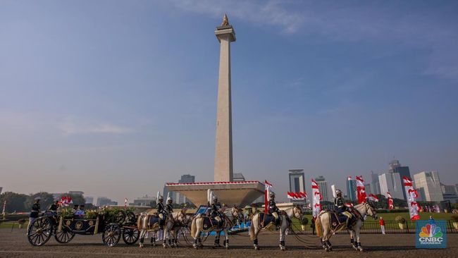 Intip Kereta Kencana Garuda Prabayaksa-145 Kuda Saat Kirab Bendera RI