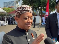 Pakai Pakaian Adat Jawa, Bahlil Ungkap Makna Kemerdekaan yang Hakiki