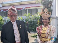 Prasetyo Pakai Busana Minangkabau, Sugiono Pilih Pakaian Adat Lampung