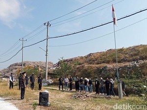 Khidmatnya Upacara 17 Agustus di TPA Troketon Klaten