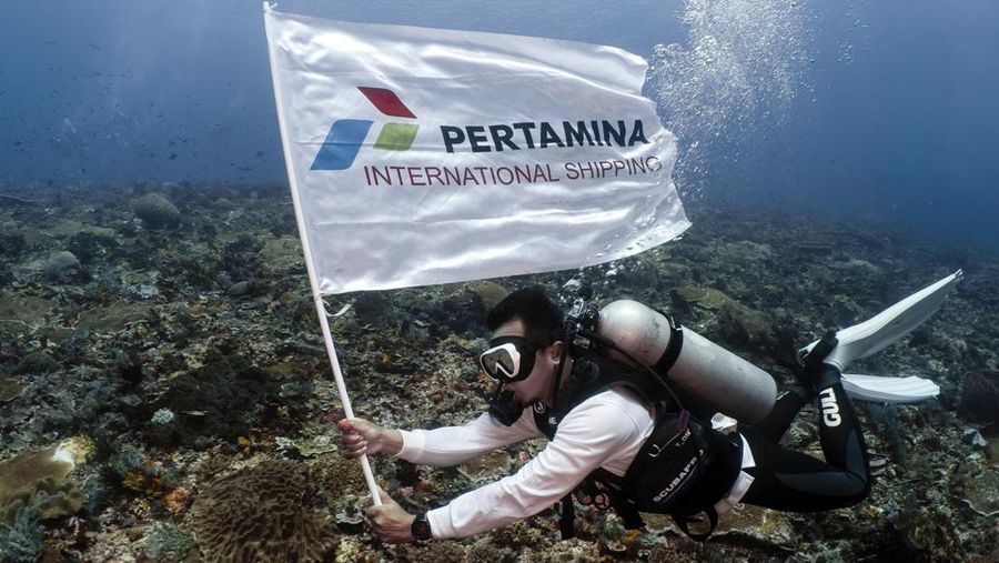 Pertamina International Shipping Gelar Upacara Bendera di Bawah Laut & Transplantasi Terumbu Karang di Labuan Bajo. (Dok PIS)