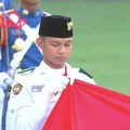 Prosesi upacara penurunan bendera pusaka merah putih di Istana Merdeka, Jakarta, Minggu (17/8/2025). (Tangkapan Layar Youtube/Sekretariat Presiden)