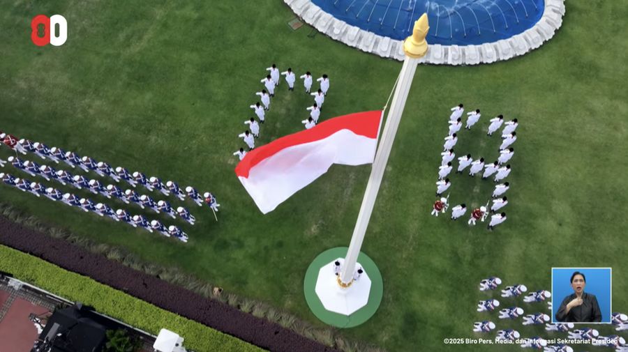 Prosesi upacara peringatan penurunan bendera pusaka merah putih di Istana Merdeka, Jakarta, Minggu (17/8/2025). (Tangkapan Layar Youtube/Sekretariat Presiden)