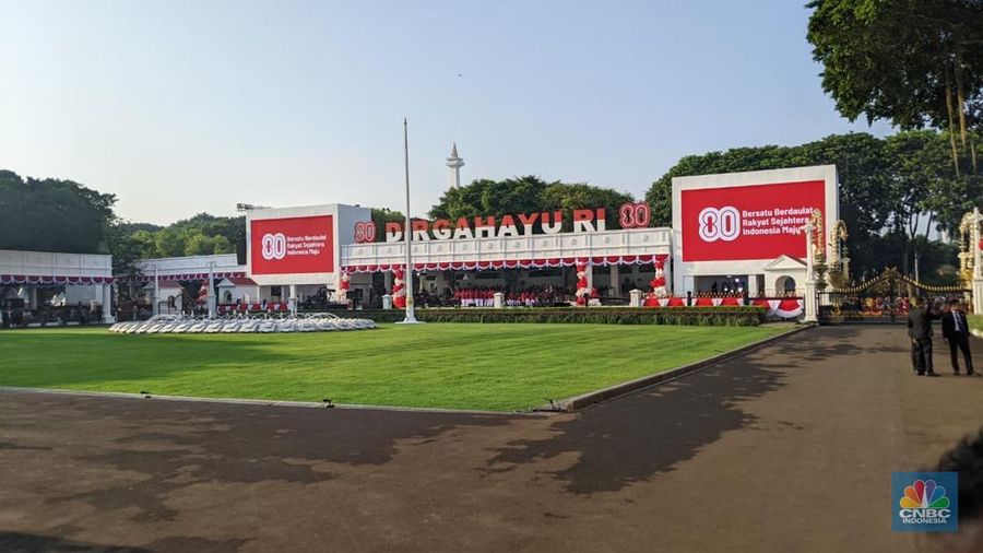Suasana jelang upacara peringatan detik-detik proklamasi di Istana Merdeka, Jakarta, Minggu (17/8/2025). (CNBC Indonesia/Emir Yanwardhana)