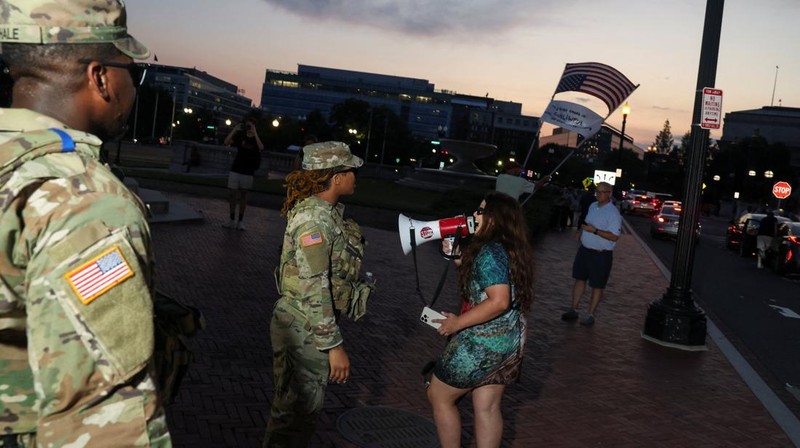 Banners, placed by demonstrators, hang on the White House fence during a protest after U.S. President Donald Trump deployed National Guard and ordered an increased presence of federal law enforcement to assist in crime prevention, in Washington, D.C., U.S., August 16, 2025. REUTERS/Ken Cedeno
