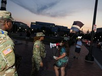 Warga AS Geruduk Gedung Putih Demo Tolak Garda Nasional