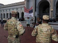 AS Makin Ngeri, Garda Nasional Bawa Pistol M17-M4 'Kepung' Washington