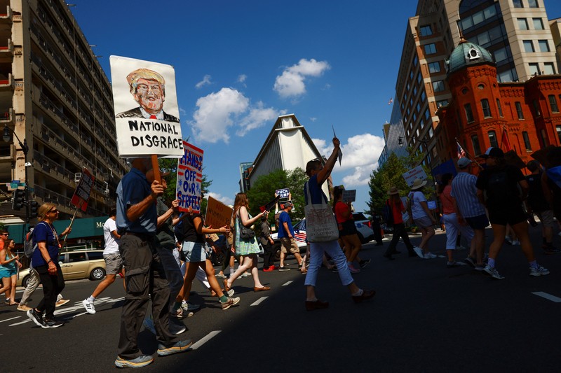 USA-TRUMP/CRIME Banners, placed by demonstrators, hang on the White House fence during a protest after U.S. President Donald Trump deployed National Guard and ordered an increased presence of federal law enforcement to assist in crime prevention, in Washington, D.C., U.S., August 16, 2025. REUTERS/Ken Cedeno
