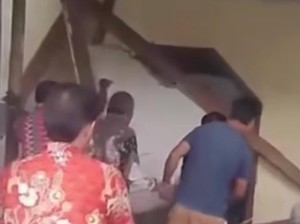 Video Poso Diguncang Gempa Saat HUT RI, Gereja Roboh-10 Orang Terluka