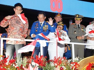 Kemendagri Angkat Simbol Birokrasi Modern di Karnaval HUT ke-80 RI
