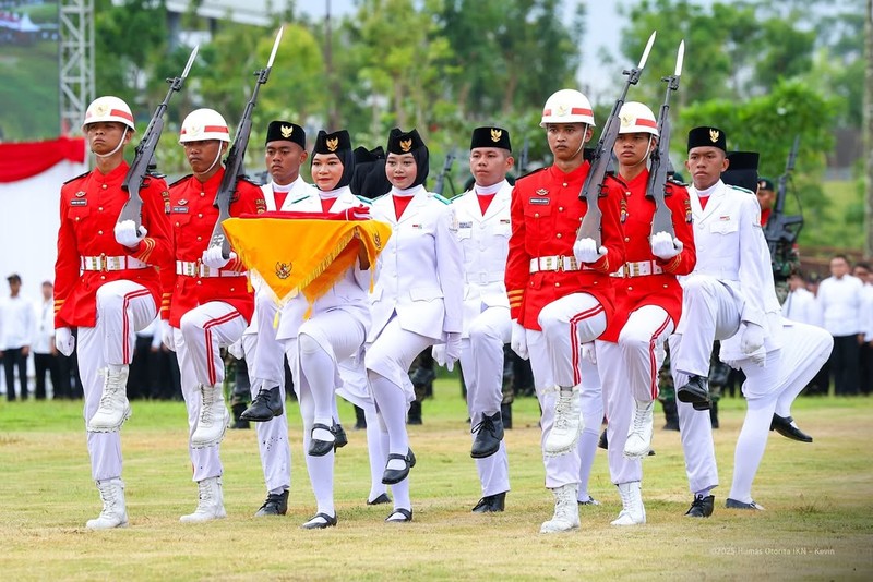 Kepala Otorita Ibu Kota Nusantara (IKN), Basuki Hadimuljono, memimpin Upacara Pengibaran Bendera Merah Putih dalam rangka memperingati Hari Ulang Tahun ke-80 Kemerdekaan Republik Indonesia, Minggu (17/08/2025). Kepala Otorita Ibu Kota Nusantara (IKN), Basuki Hadimuljono, memimpin Upacara Pengibaran Bendera Merah Putih dalam rangka memperingati Hari Ulang Tahun ke-80 Kemerdekaan Republik Indonesia, Minggu (17/08/2025). (Dok.Nusantara)