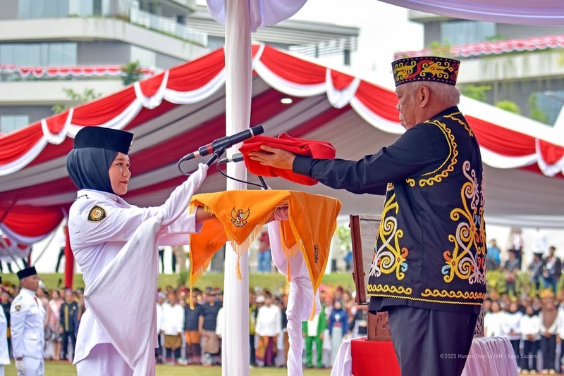 Kepala Otorita Ibu Kota Nusantara (IKN), Basuki Hadimuljono, memimpin Upacara Pengibaran Bendera Merah Putih dalam rangka memperingati Hari Ulang Tahun ke-80 Kemerdekaan Republik Indonesia, Minggu (17/08/2025). Kepala Otorita Ibu Kota Nusantara (IKN), Basuki Hadimuljono, memimpin Upacara Pengibaran Bendera Merah Putih dalam rangka memperingati Hari Ulang Tahun ke-80 Kemerdekaan Republik Indonesia, Minggu (17/08/2025). (Dok.Nusantara)