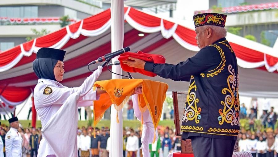 Kepala Otorita Ibu Kota Nusantara (IKN), Basuki Hadimuljono, memimpin Upacara Pengibaran Bendera Merah Putih dalam rangka memperingati Hari Ulang Tahun ke-80 Kemerdekaan Republik Indonesia, Minggu (17/08/2025). (Dok.Nusantara)