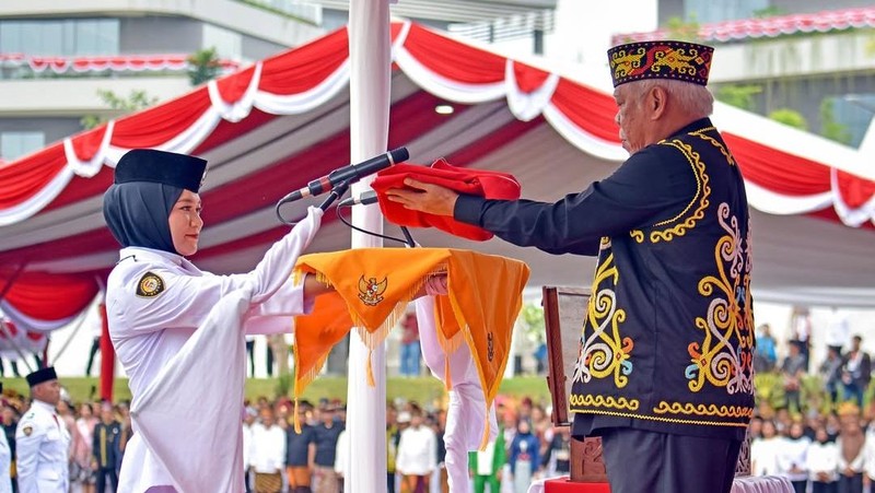 Kepala Otorita Ibu Kota Nusantara (IKN), Basuki Hadimuljono, memimpin Upacara Pengibaran Bendera Merah Putih dalam rangka memperingati Hari Ulang Tahun ke-80 Kemerdekaan Republik Indonesia, Minggu (17/08/2025). (Dok.Nusantara)