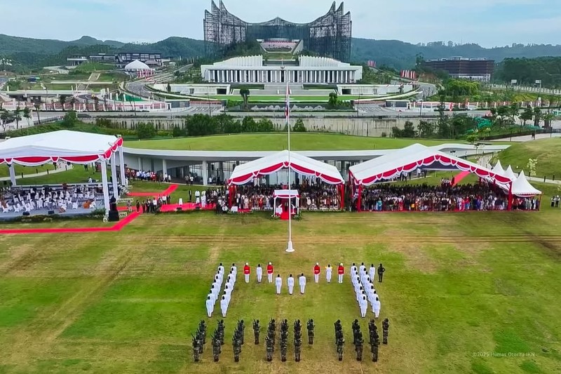 Kepala Otorita Ibu Kota Nusantara (IKN), Basuki Hadimuljono, memimpin Upacara Pengibaran Bendera Merah Putih dalam rangka memperingati Hari Ulang Tahun ke-80 Kemerdekaan Republik Indonesia, Minggu (17/08/2025). Kepala Otorita Ibu Kota Nusantara (IKN), Basuki Hadimuljono, memimpin Upacara Pengibaran Bendera Merah Putih dalam rangka memperingati Hari Ulang Tahun ke-80 Kemerdekaan Republik Indonesia, Minggu (17/08/2025). (Dok.Nusantara)