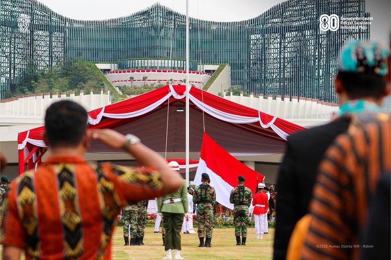Kepala Otorita Ibu Kota Nusantara (IKN), Basuki Hadimuljono, memimpin Upacara Pengibaran Bendera Merah Putih dalam rangka memperingati Hari Ulang Tahun ke-80 Kemerdekaan Republik Indonesia, Minggu (17/08/2025). Kepala Otorita Ibu Kota Nusantara (IKN), Basuki Hadimuljono, memimpin Upacara Pengibaran Bendera Merah Putih dalam rangka memperingati Hari Ulang Tahun ke-80 Kemerdekaan Republik Indonesia, Minggu (17/08/2025). (Dok.Nusantara)