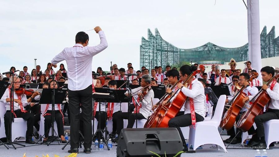 Kepala Otorita Ibu Kota Nusantara (IKN), Basuki Hadimuljono, memimpin Upacara Pengibaran Bendera Merah Putih dalam rangka memperingati Hari Ulang Tahun ke-80 Kemerdekaan Republik Indonesia, Minggu (17/08/2025). (Dok.Nusantara)