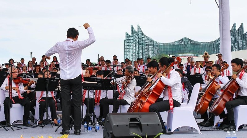 Kepala Otorita Ibu Kota Nusantara (IKN), Basuki Hadimuljono, memimpin Upacara Pengibaran Bendera Merah Putih dalam rangka memperingati Hari Ulang Tahun ke-80 Kemerdekaan Republik Indonesia, Minggu (17/08/2025). (Dok.Nusantara)