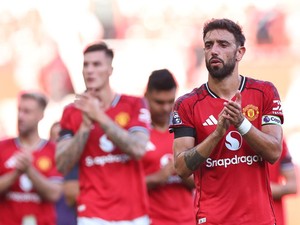 Ryan Giggs Pasang Badan buat Bruno Fernandes